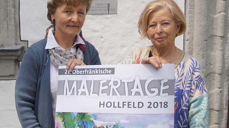 Karin Dietel und Christel Gollner von den Oberfr&auml;nkischen Malertage pr&auml;sentieren das Plakat. Foto: Barbara Pittner