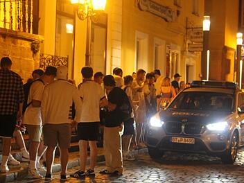 Die Polizei zeigte massive Präsenz und fuhr mit mehreren Autos im Fünf-Minuten-Takt Streife. Foto: Sonny Adam