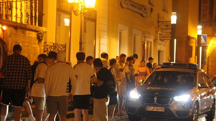 Die Polizei zeigte massive Präsenz und fuhr mit mehreren Autos im Fünf-Minuten-Takt Streife. Foto: Sonny Adam