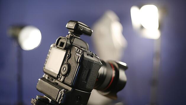 Mit einem professionellen Bewerbungsfoto kann man beim potenziellen Arbeitgeber punkten. Welche Fotos wirken am besten?