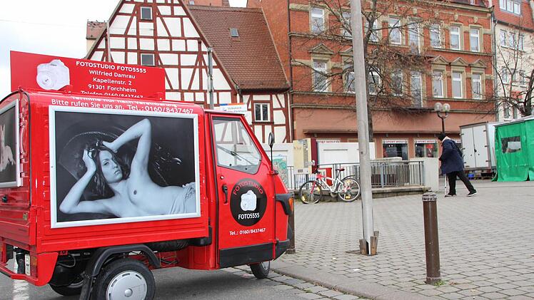 Um die Durchlässigkeit zwischen Hauptstraße und Paradeplatz zu verbessern wird eine Verlegung der Parkplätze vorgeschlagen.