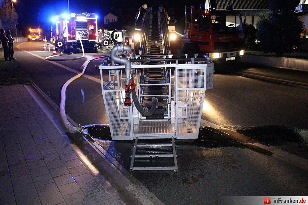 Anbau von Garage in Vollbrand