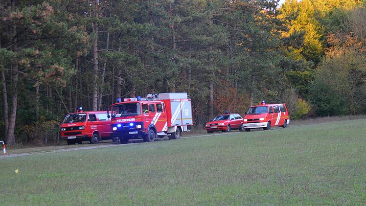 Bei der Brandschutzwoche   mussten die Feuerwehren Elfershausen, Machtilshausen, Trimberg, Langendorf und Fuchsstadt zu einem angenommenen gro&szlig;en  Waldbrand ausr&uuml;cken. Foto: Julia Vierheilig