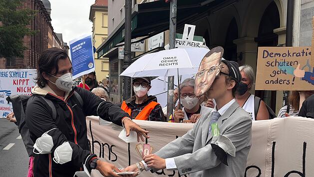 Klausurtagung der Koalitionsfraktionen: Gegendemonstranten protestieren vor Hotel