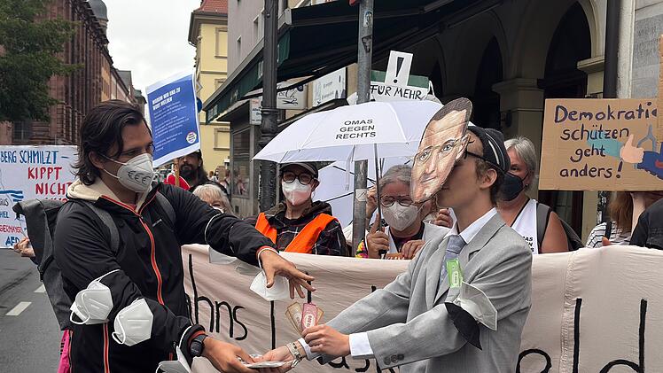 Klausurtagung der Koalitionsfraktionen: Gegendemonstranten protestieren vor Hotel