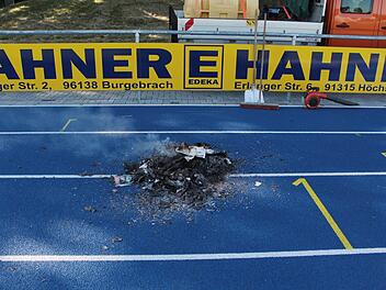 Die Tartanbahn ist stark beschädigt. Foto:  Maciejonczyk