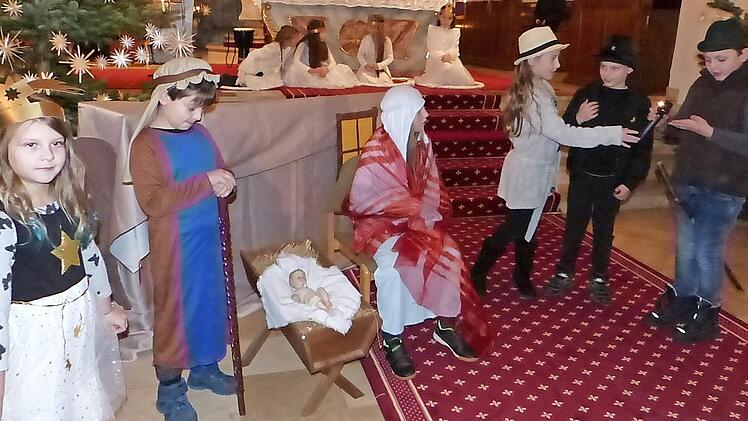 Die Hirten sangen dem Jesuskind ein Lied, denn Musik ist immer das beste Geschenk.  Foto: Klaus-Peter Wulf