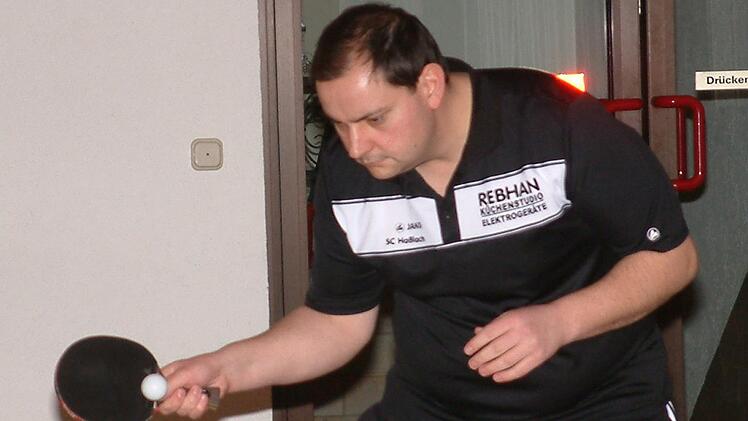 Wesentlichen Anteil am knappen 9:7-Heimsieg des SC Haßlach gegen den TSV Windheim IV (Bezirksklasse C-Nord) hatte Andreas Strangia (Bild). Der SC-Spitzenspieler gewann seine beiden Einzel sowie das Eingangs- und Schlussdoppel mit Harald Martin.  Foto: Hans Franz