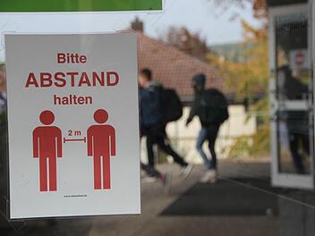 Das Eberner Gymnasium hat früh auf Masketragen gesetzt. Momentan bringt Corona hier und am Haßfurter Gymnasium den Schulalltag durcheinander. Foto: Eckehard Kiesewetter