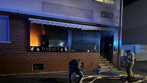 Kronach: Flammen schlagen aus dem Schaufenster - Brand zerst&ouml;rt Parf&uuml;merie