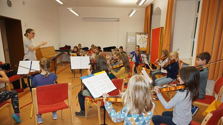 Das "Grashüpfer-Orchester" übte in den Tagen am Volkersberg eifrig für  das gemeinsame Abschlusskonzert. Marion Eckert