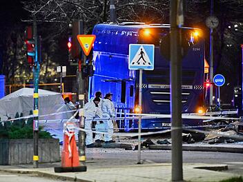 Tote und Verletzte bei Busunfall in Stockholm