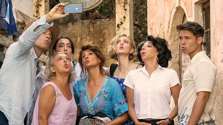 "My Big Fat Greek Wedding - Familientreffen" ist der dritte Teil der Reihe, die vor &uuml;ber 20 Jahren mit einem gro&szlig;en Kino-&Uuml;berraschungserfolg begann.