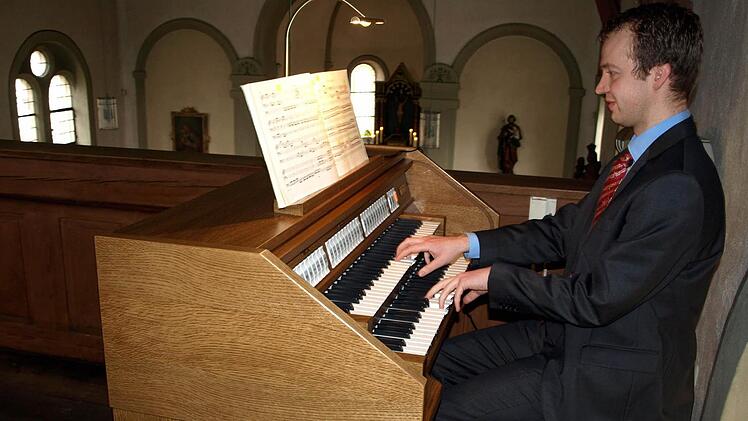 Kantor Ralf Hofmann ließ nach der Orgelweihe das berühmte Orgelstück von Johann Sebastian Bach Toccata und Fuge d-Moll erklingen.