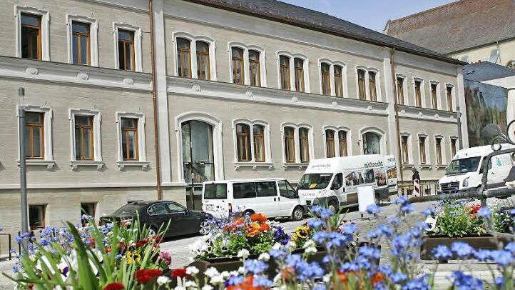 Bald herrscht im Dienstleistungszentrum in Iphofen wieder das blühende Leben.  Fotos: Eike Lenz