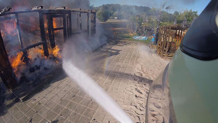 Lichtenfels: Karibisches Eck geht in Flammen auf - "Boden unter den Füßen weggerissen"