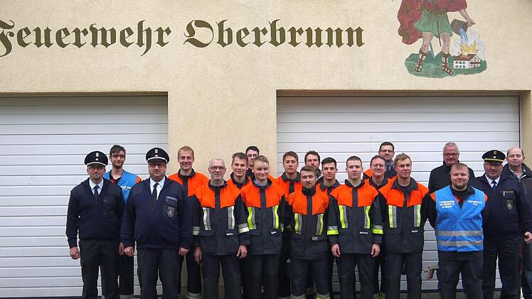 Sie dürfen stolz auf ihre Leistung sein: Die Mitglieder der Feuerwehren Oberbrunn, Döringstadt und Messenfeld/Neudorf nach bestandener Leistungsprüfung.