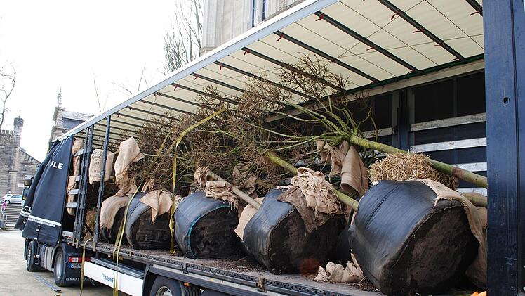 Bepackt bis unters Dach. Dieser Lkw musste noch entladen werden.