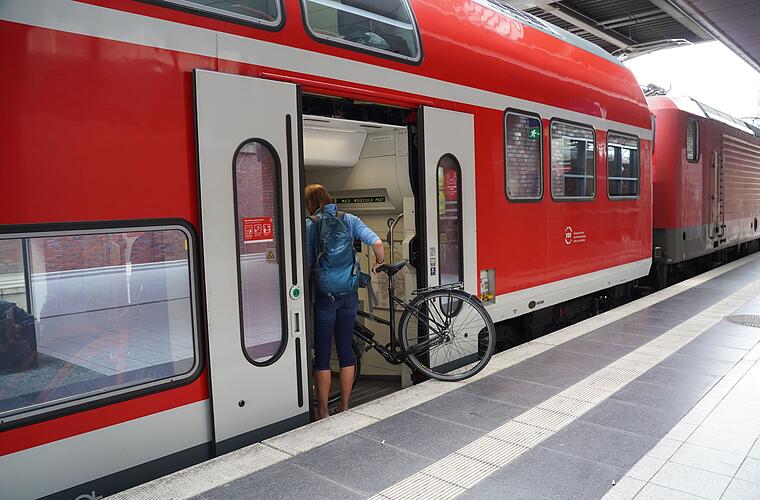 Debatte um kostenlose Fahrradmitnahme bei 49-Euro-Ticket