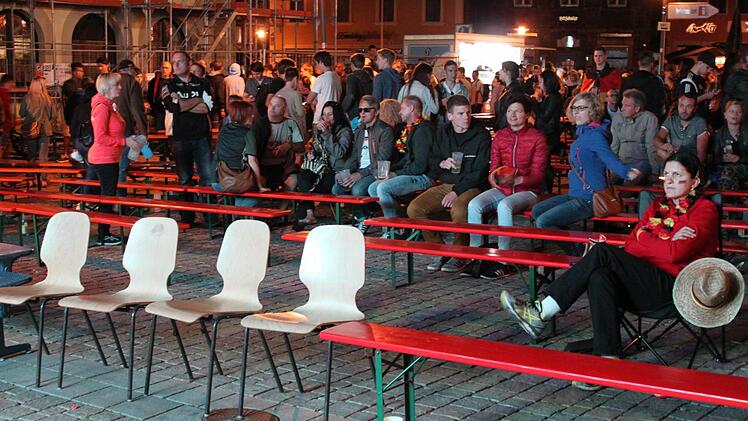 Tristesse auf dem Lichtenfelser Marktplatz kurz vor dem Abpfiff. Foto: Markus Häggberg