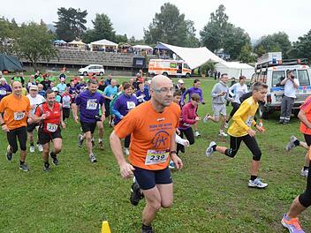 Alle hatten ihren Spaß beim Lauf der Hoffnung, ob Nordic-Walker oder Läufer. Fotos: K.-H. Hofmann