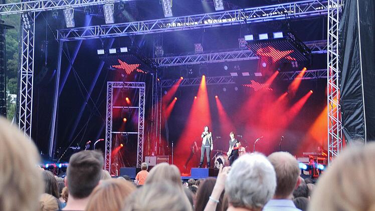 An die 4000 Besucher am Freitag und 6000 am Samstag verfolgten die Open Airs direkt vor der Bühne im Luitpoldpark mit. Foto: Werner Vogel