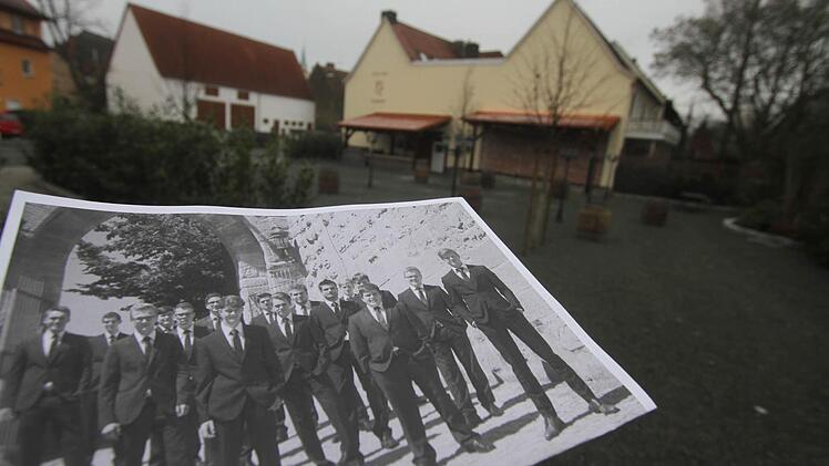 Ein Teil des Windsbacher Knabenchors sollte nächste Woche im Biergarten auftreten? Besitzer Alex Deistler sieht da eher schwarz-weiß. Die Bürokratie und Kultur scheinen nicht zusammen zu passen. Foto: Michael Busch