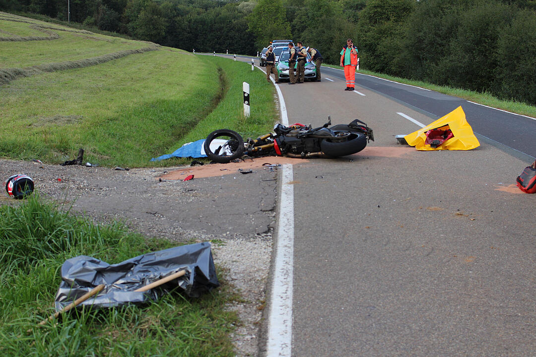 Mit Traktor kollidiert: Motorradfahrer stirbt im Gemeindebereich Engelthal