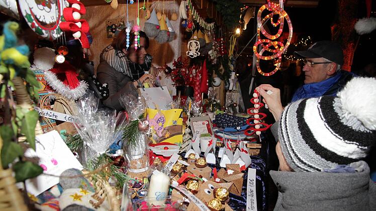 Auf dem Weihnachtsmarkt in Hausen Foto: Mathias Erlwein