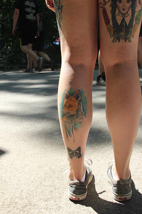 Zu einem Rockfestival gehören natürlich auch Tattoos