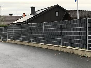 Eine Zustimmung des Gemeinderates vorausgesetzt, soll bald die gesetzliche Maximalh&ouml;he von zwei Metern f&uuml;r die Einfriedung von Grundst&uuml;cken in Sand gelten. Markus Burkard/Gemeinde Sand