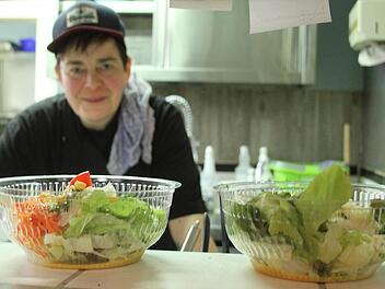 Veggieburger und frische Salate bereitet  Claudia Vonbrunn im "PatchWork".Sonny Adam