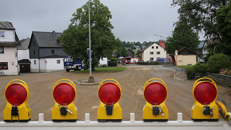 Unwetter am Sonntag in Oberfranken: Blitzeinschlag und Schlammmassen auf StraÃŸe