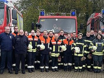 Teilnehmer, Schiedsrichter, B&uuml;rgermeister und stellvertretender Kommandant.