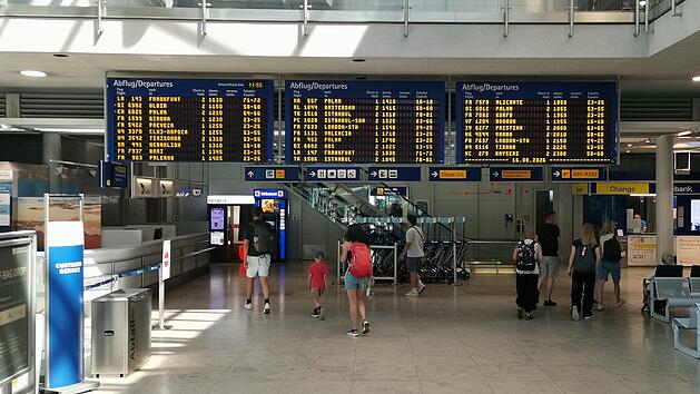 Abflug&uuml;bersicht am Flughafen N&uuml;rnberg