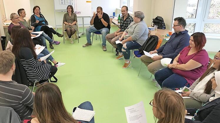 Am ersten Tag wurden die Schüler begrüßt und das Konzept der Schule vorgestellt.  Foto: Michael Busch