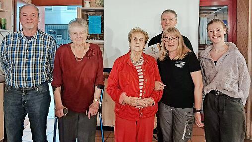 Geehrte Mitglieder f&uuml;r 25 Jahre Treue zum Verein : J&uuml;rgen Str&auml;sser, Betty Hertlein, Gretel Trebisch, Dieter Schiefer, Kerstin Sch&uuml;hlein, Julia Schmeiko (von links).