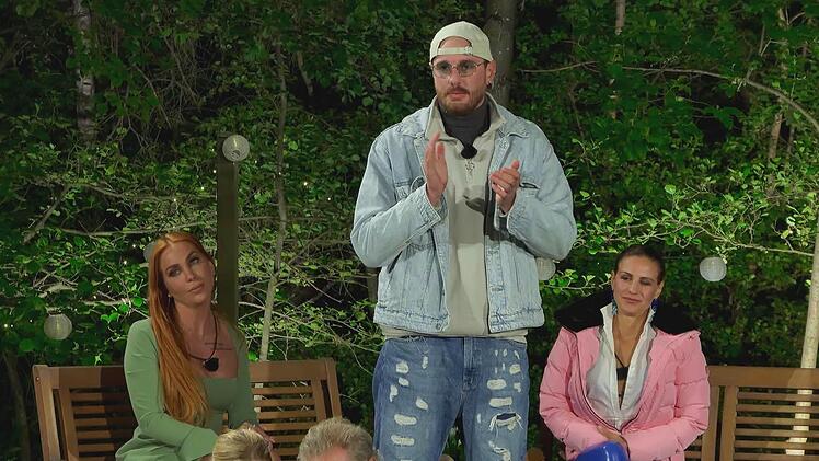 Sind für den Exit nominiert: Tara (links) und Dennis.