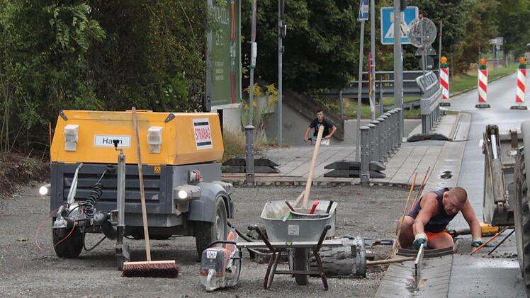 Die Arbeiten am Schwedensteg gehen voran. Foto: Silvia Vießmann