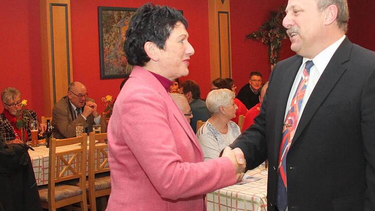 Auch die SPD-Landtagsvizepräsidentin Inge Aures gibt sich die Ehre. Foto: Stephan Tiroch