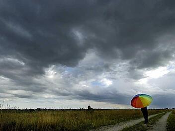 Zur Wochenmitte könnte es in Franken noch einmal stürmisch werden. Foto: Armin Weigel dpa/lby
