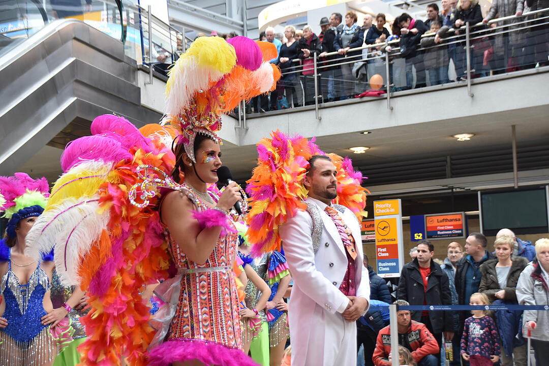 Fasching: Traditioneller Prinzenflug am Nürnberger Flughafen