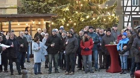 Auf das Erreichte und auf die Planungen und Vorhaben für 2020 ging Bürgermeister Claus Bittenbrünn in seiner Ansprache beim Neujahrsempfang der Stadt auf dem Marktplatz ein. Foto: Gerold Snater