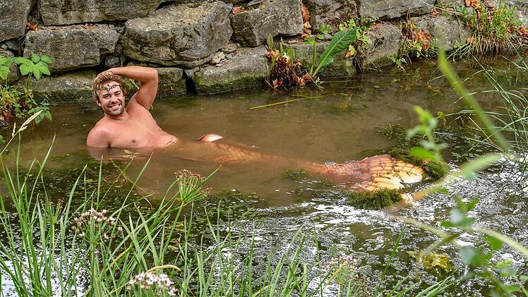 Wasser ist Chris Riels Element. Auf Social-Media-Plattformen wird ihm dafür oft Neid entgegengebracht.  "Aber ich lasse das gar nicht groß an mich heran, sondern schreibe einfach was Nettes zurück -  mit sweet ocean kisses", sagt der Franke. Ronald Rinklef