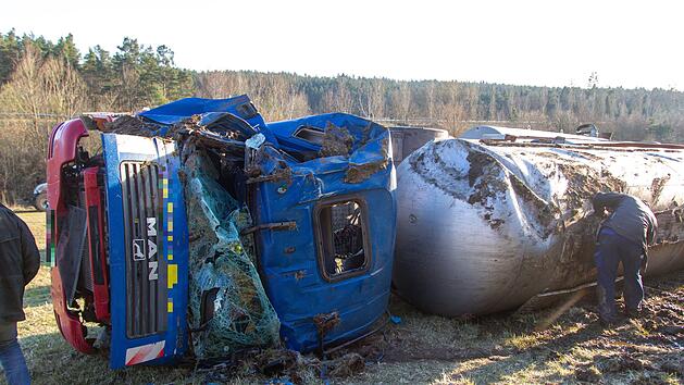 Unfall mit Gülle-Laster