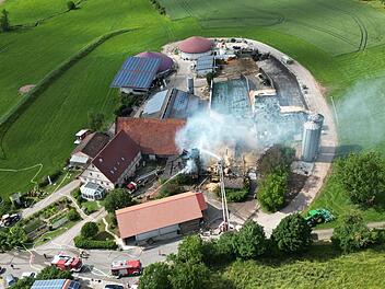 Scheunenbrand in Feuchtwangen - 170 Einsatzkr&auml;fte vor Ort