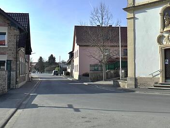 Die Gemeinde Theres kämpft weiterhin dafür, dass die Gemeindeverbindungsstraße zur Kreisstraße umgestuft wird.  Christian Licha