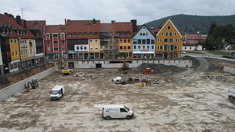 Zu Beginn der Bauarbeiten sah der Zentralparkplatz wüst aus.BR-Redaktion