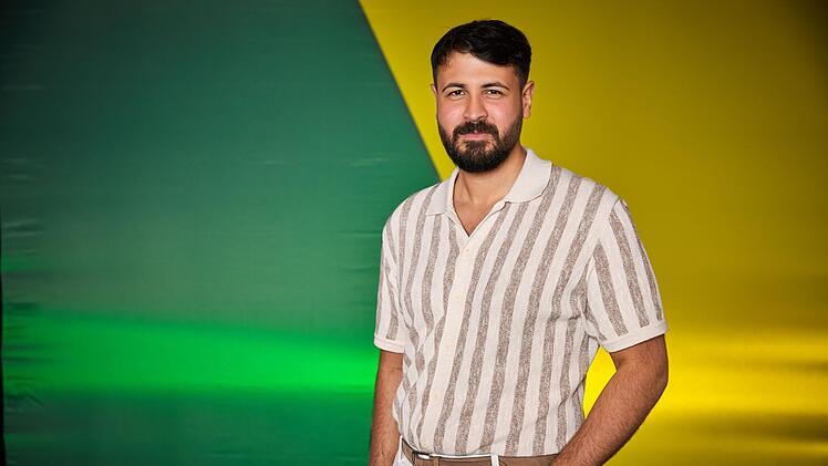 David (27) überzeugt Elena mit seinem Interesse an ihrer Tochter.