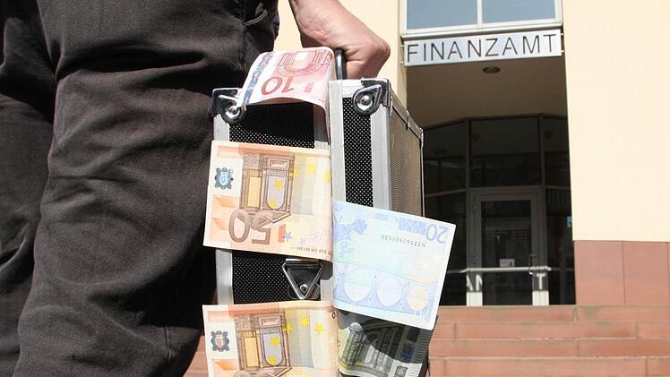 Wer sich mit einer Selbstanzeige ans Finanzamt Bad Kissingen wendet, wird an die zuständige Bußgeld- und Strafsachenstelle des Finanzamtes Würzburg weitervermittelt. In besonders gravierenden Fällen oder bei Formfehlern übernimmt die Staatsanwaltschaft die Ermittlungen. Fotos: Ralf Ruppert